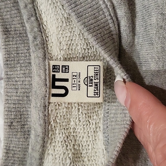 Uniqlo & Kaws Sesame Street sweatshirt - Picture 7 of 12